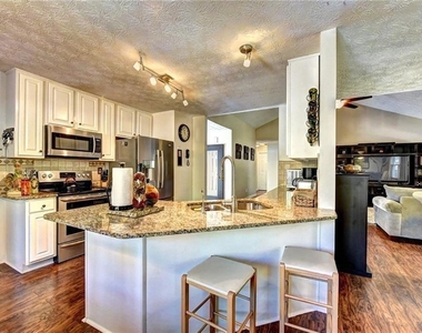 3940 Piper Glen Drive - Photo Thumbnail 9