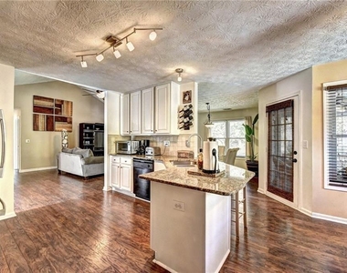 3940 Piper Glen Drive - Photo Thumbnail 11