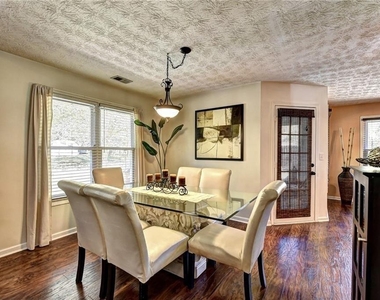 3940 Piper Glen Drive - Photo Thumbnail 4