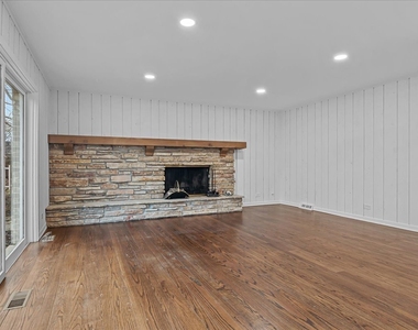 1305 Warwick Court - Photo Thumbnail 5