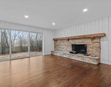 1305 Warwick Court - Photo Thumbnail 6