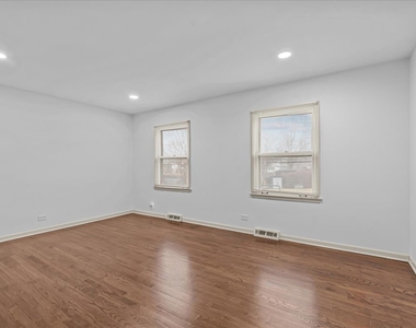 1305 Warwick Court - Photo Thumbnail 17
