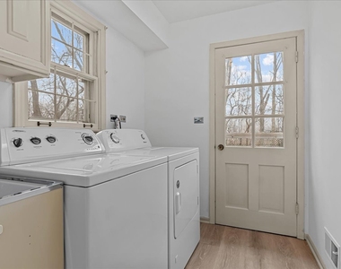 1305 Warwick Court - Photo Thumbnail 19