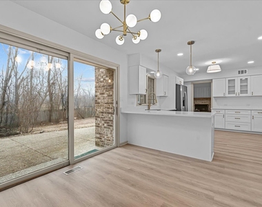 1305 Warwick Court - Photo Thumbnail 2