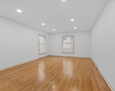 1305 Warwick Court - Photo Thumbnail 11
