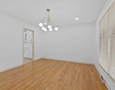 1305 Warwick Court - Photo Thumbnail 8