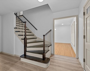 1305 Warwick Court - Photo Thumbnail 10