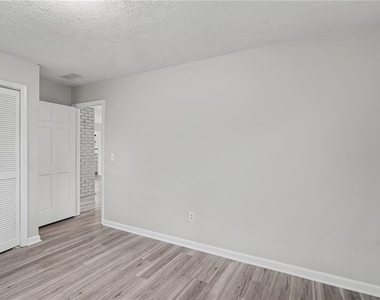 10 Gentry Drive - Photo Thumbnail 14