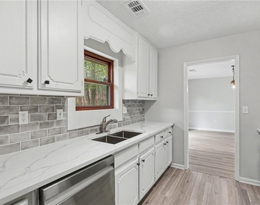 10 Gentry Drive - Photo Thumbnail 5