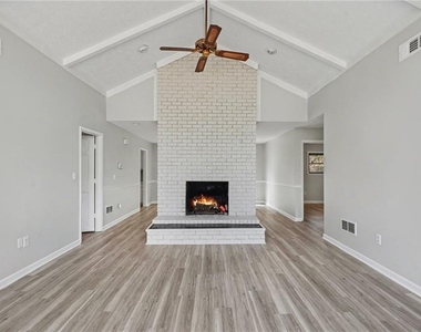 10 Gentry Drive - Photo Thumbnail 2