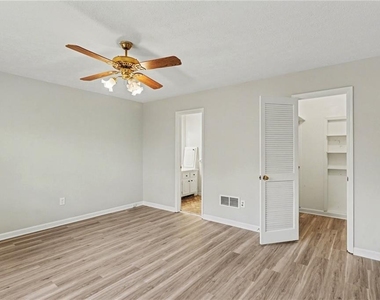 10 Gentry Drive - Photo Thumbnail 16