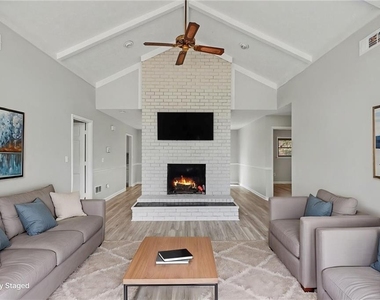 10 Gentry Drive - Photo Thumbnail 3