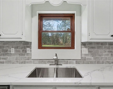 10 Gentry Drive - Photo Thumbnail 7