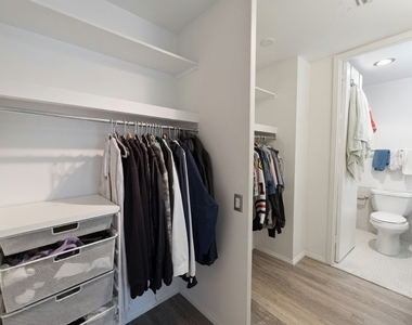 2400 N Lakeview Avenue - Photo Thumbnail 19