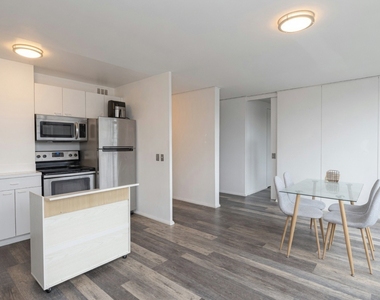 2400 N Lakeview Avenue - Photo Thumbnail 3