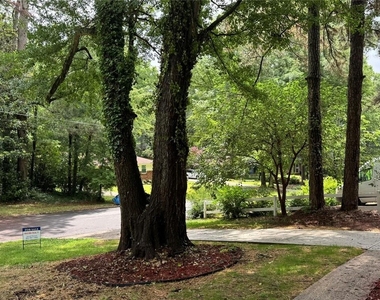 1508 Vancouver Drive - Photo Thumbnail 3