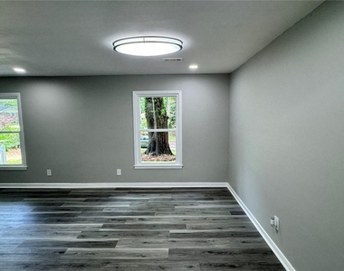 1508 Vancouver Drive - Photo Thumbnail 9