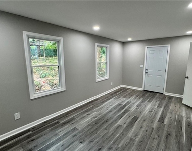 1508 Vancouver Drive - Photo Thumbnail 5
