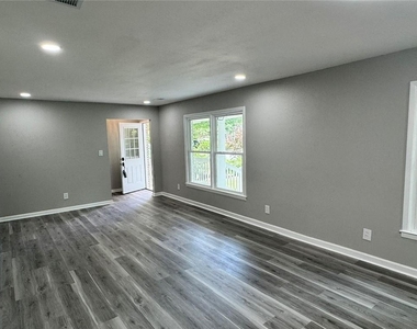 1508 Vancouver Drive - Photo Thumbnail 10