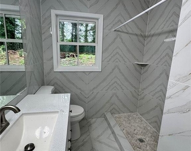 1508 Vancouver Drive - Photo Thumbnail 14
