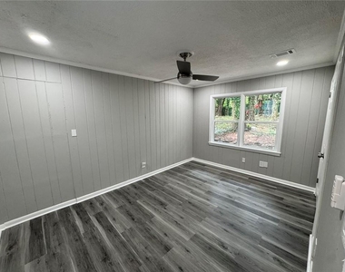 1508 Vancouver Drive - Photo Thumbnail 12