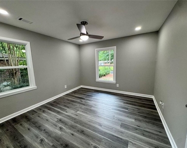 1508 Vancouver Drive - Photo Thumbnail 15