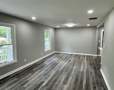 1508 Vancouver Drive - Photo Thumbnail 11