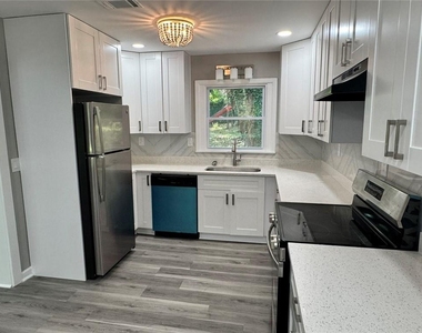 1508 Vancouver Drive - Photo Thumbnail 8