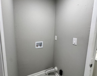 1508 Vancouver Drive - Photo Thumbnail 13