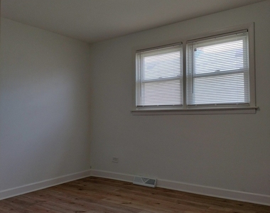 7910 S Muskegon Avenue - Photo Thumbnail 9