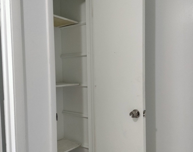 7910 S Muskegon Avenue - Photo Thumbnail 7