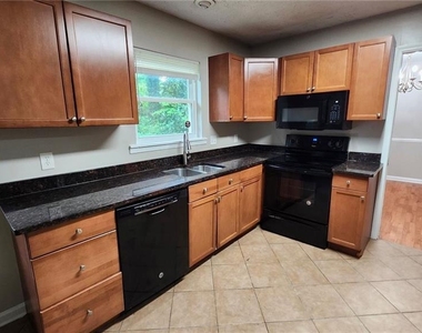 4011 Pinehurst Place - Photo Thumbnail 2