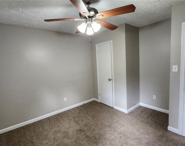 4011 Pinehurst Place - Photo Thumbnail 13