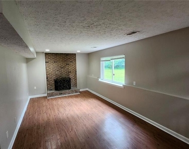 4011 Pinehurst Place - Photo Thumbnail 6