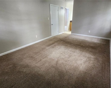 4011 Pinehurst Place - Photo Thumbnail 9