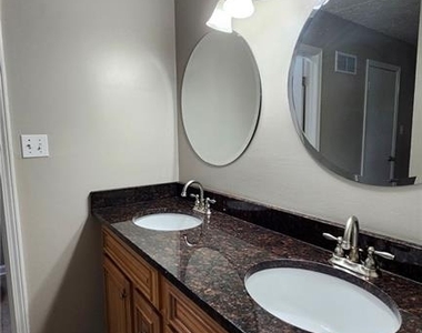 4011 Pinehurst Place - Photo Thumbnail 11