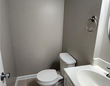 4011 Pinehurst Place - Photo Thumbnail 7