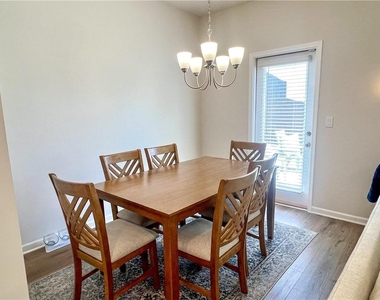 6321 Rosetta Drive - Photo Thumbnail 9