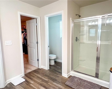 6321 Rosetta Drive - Photo Thumbnail 12