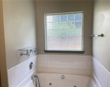 385 Blackwood Lane - Photo Thumbnail 7