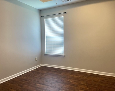 385 Blackwood Lane - Photo Thumbnail 17