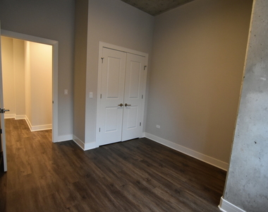 3833 N Broadway Street - Photo Thumbnail 7