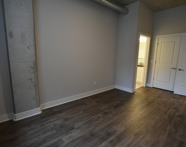 3833 N Broadway Street - Photo Thumbnail 5