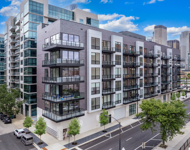 812 W Adams Street - Photo Thumbnail 1