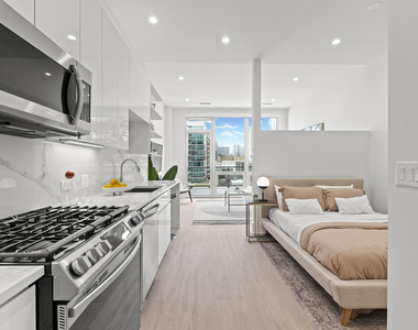 812 W Adams Street - Photo Thumbnail 17