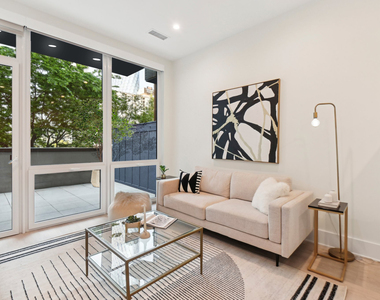 812 W Adams Street - Photo Thumbnail 6