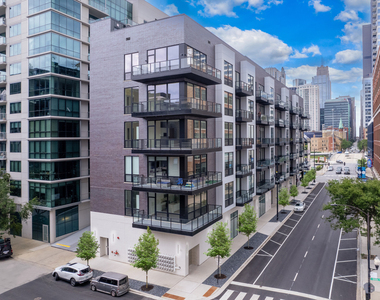 812 W Adams Street - Photo Thumbnail 2