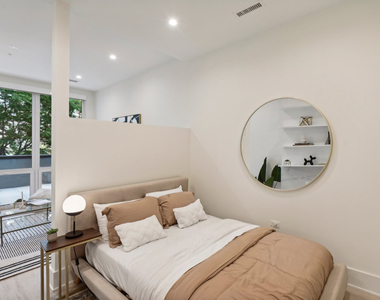 812 W Adams Street - Photo Thumbnail 16