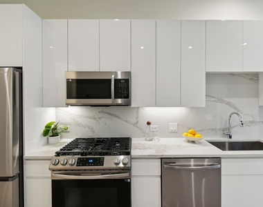 812 W Adams Street - Photo Thumbnail 11