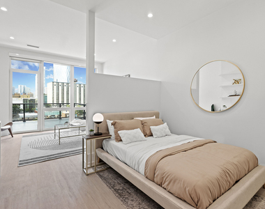 812 W Adams Street - Photo Thumbnail 18